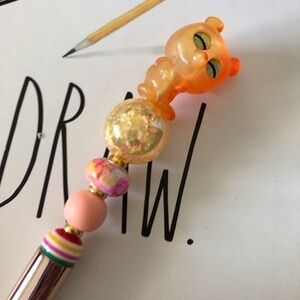 Disney Doorables: Winnie the Pooh technicolor handmade beaded pen
